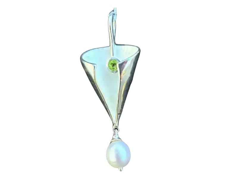 silver-coneform-pendant-with-peridot-dangling-white-pearl